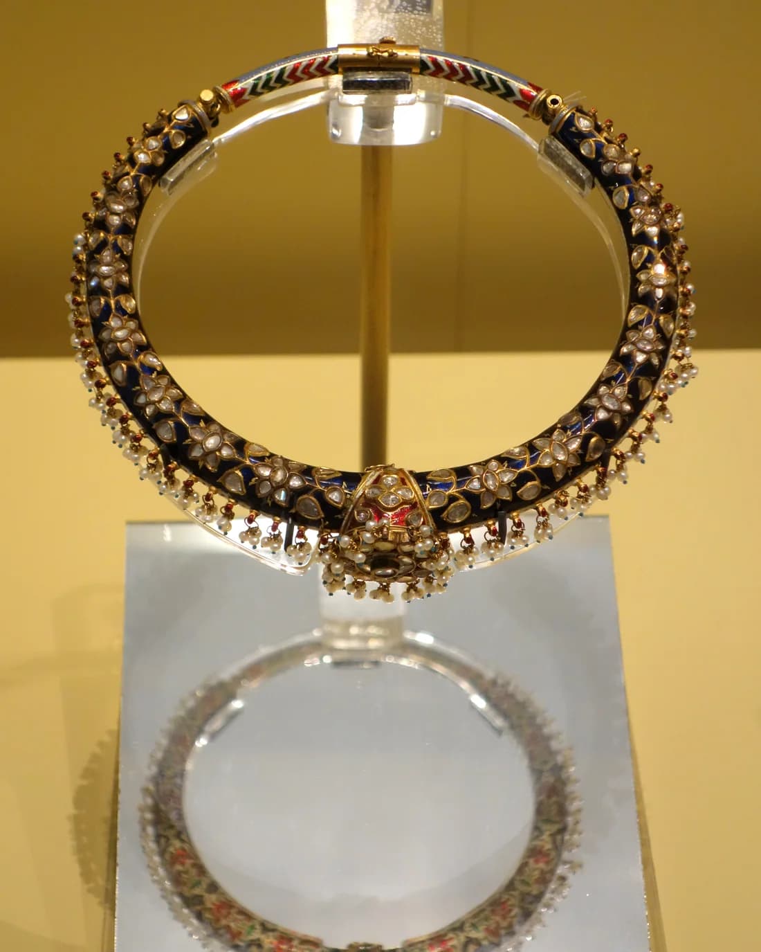 Gold hansli necklace
